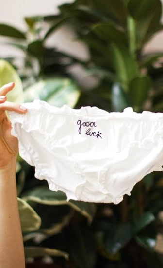 Broderie textile sur culotte faite par une couturière